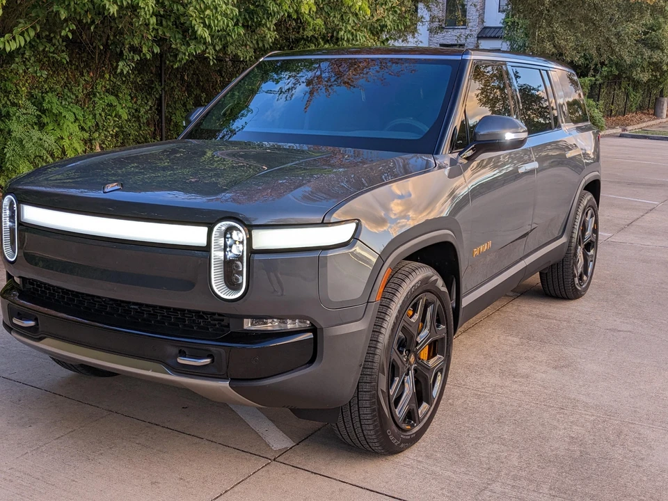 2022 Rivian R1S - Image 11 of 31