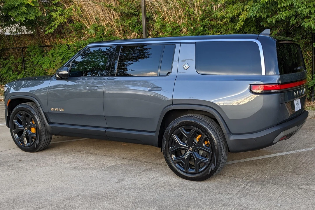 2022 Rivian R1S - Image 3 of 31