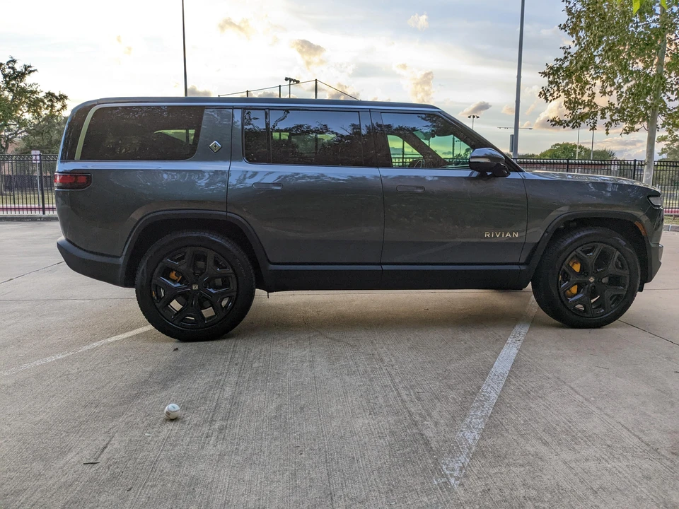 2022 Rivian R1S - Image 21 of 31