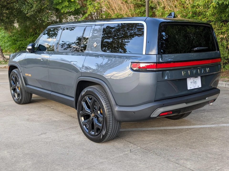 2022 Rivian R1S - Image 15 of 31