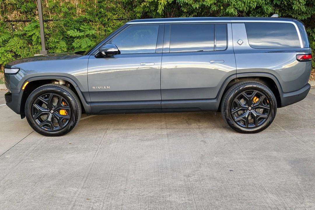 2022 Rivian R1S - Image 13 of 31