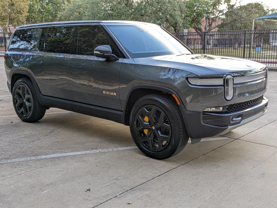 2022 Rivian R1S - Image 24 of 31