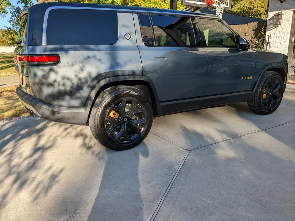 2022 Rivian R1S - Image 20 of 31