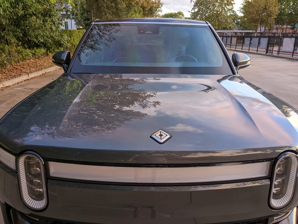 2022 Rivian R1S - Image 28 of 31