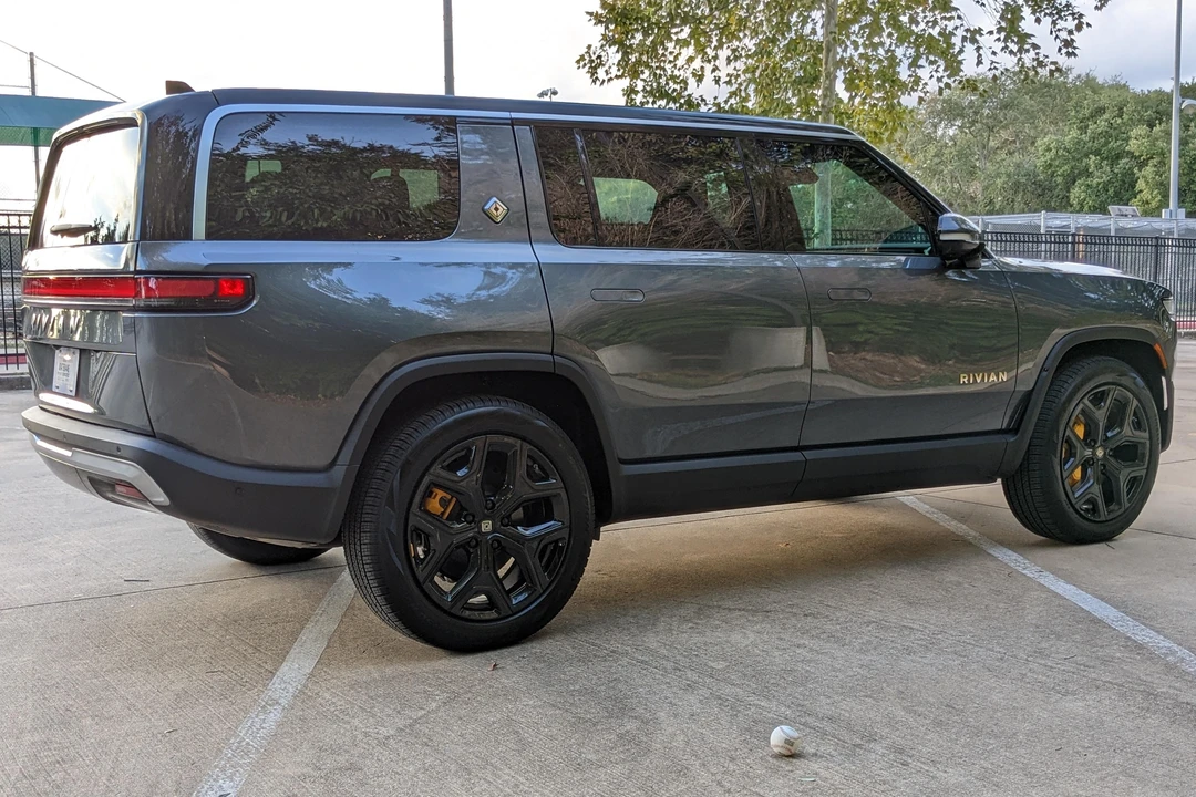 2022 Rivian R1S - Image 4 of 31