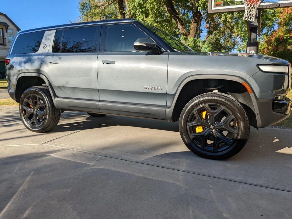 2022 Rivian R1S - Image 22 of 31