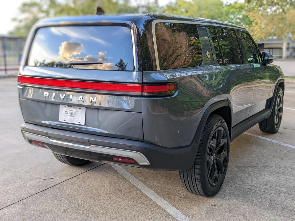 2022 Rivian R1S - Image 17 of 31