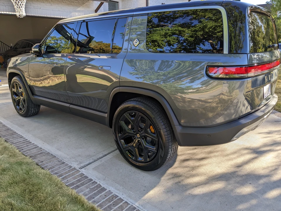 2022 Rivian R1S - Image 14 of 31