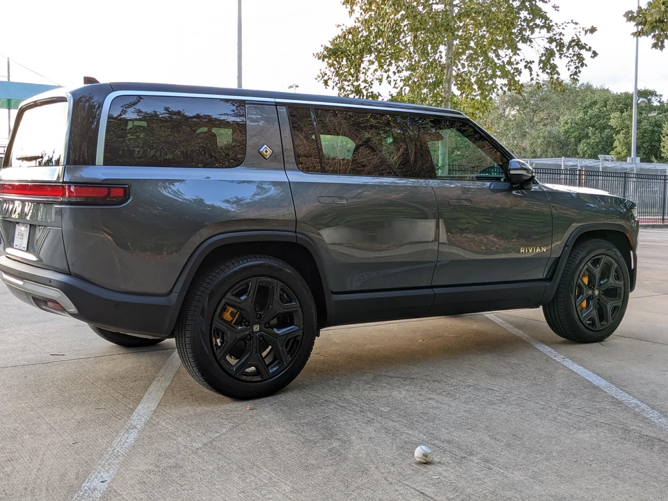 2022 Rivian R1S - Image 19 of 31