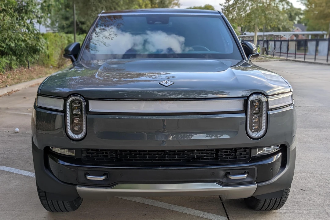 2022 Rivian R1S - Image 2 of 31