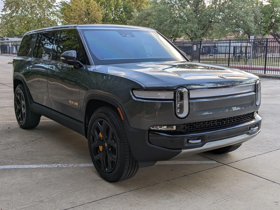 2022 Rivian R1S - Image 27 of 31
