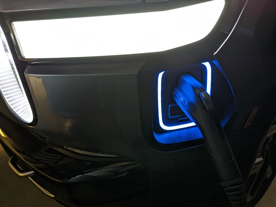 2022 Rivian R1S - Image 30 of 31