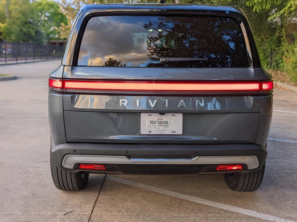 2022 Rivian R1S - Image 16 of 31