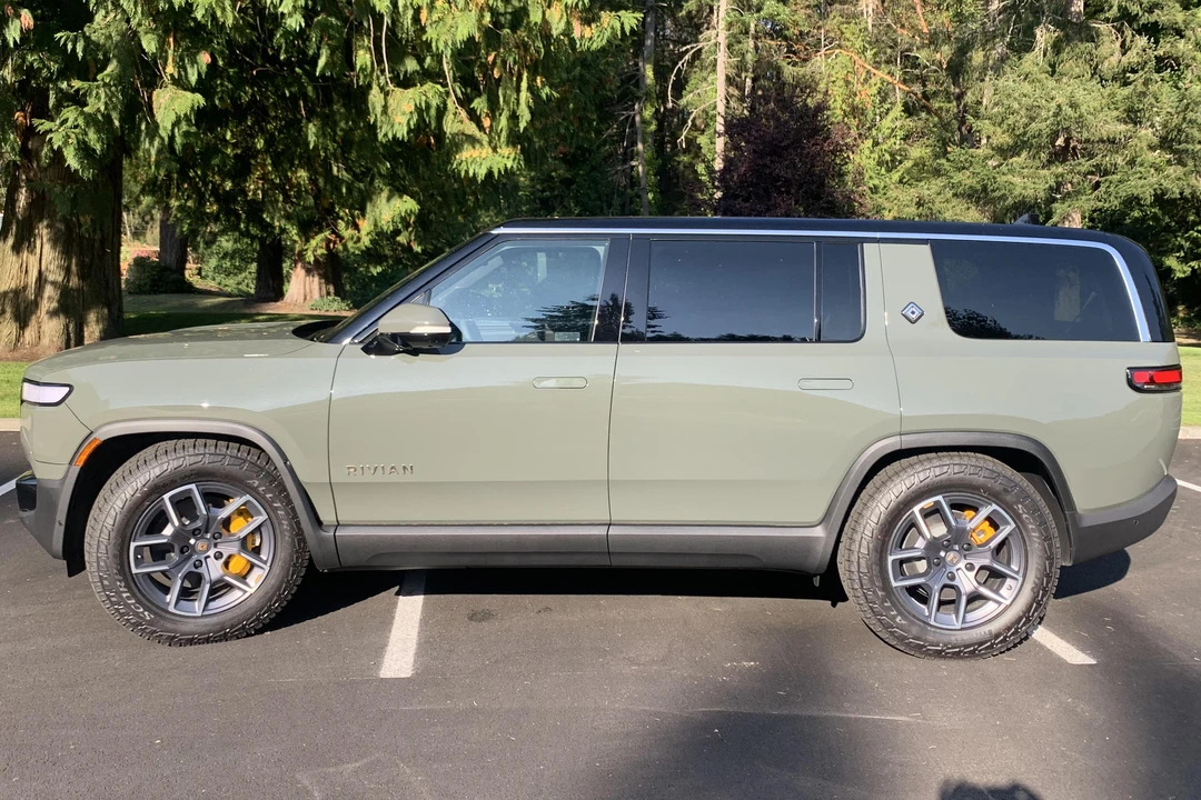 2022 Rivian R1S - Image 3 of 31