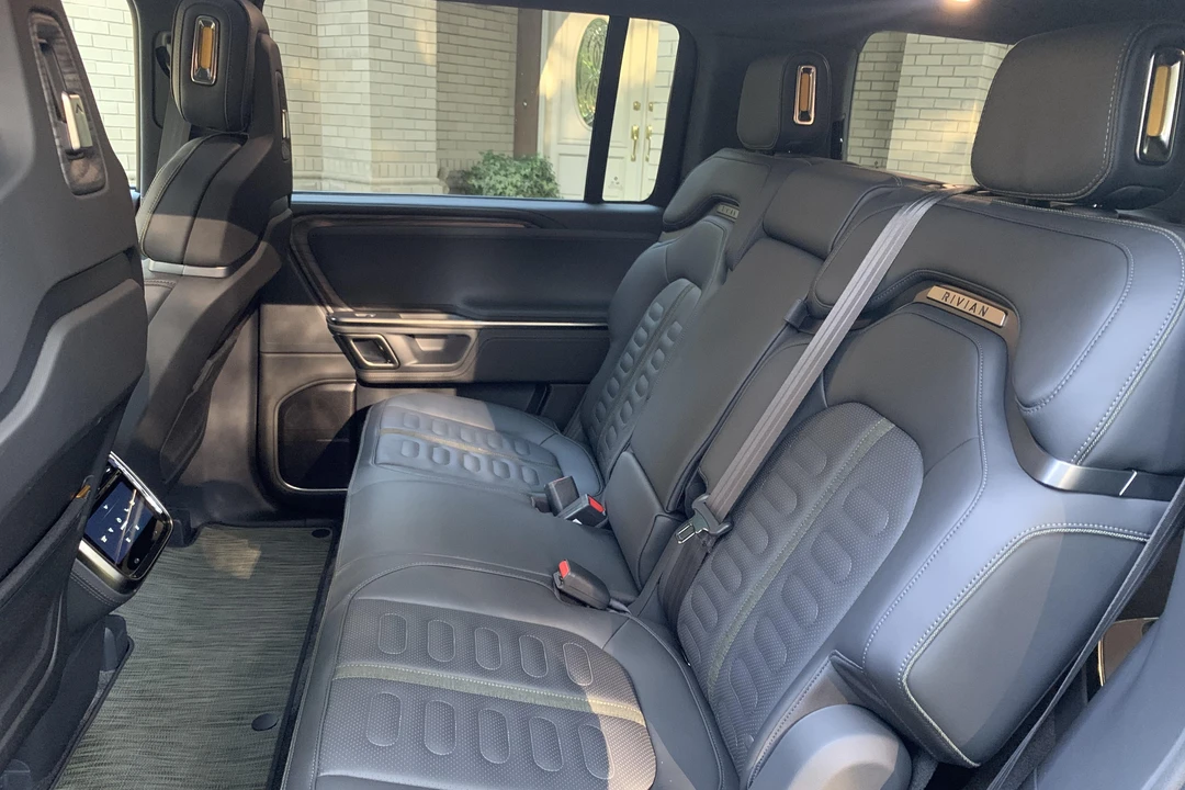 2022 Rivian R1S - Image 28 of 31