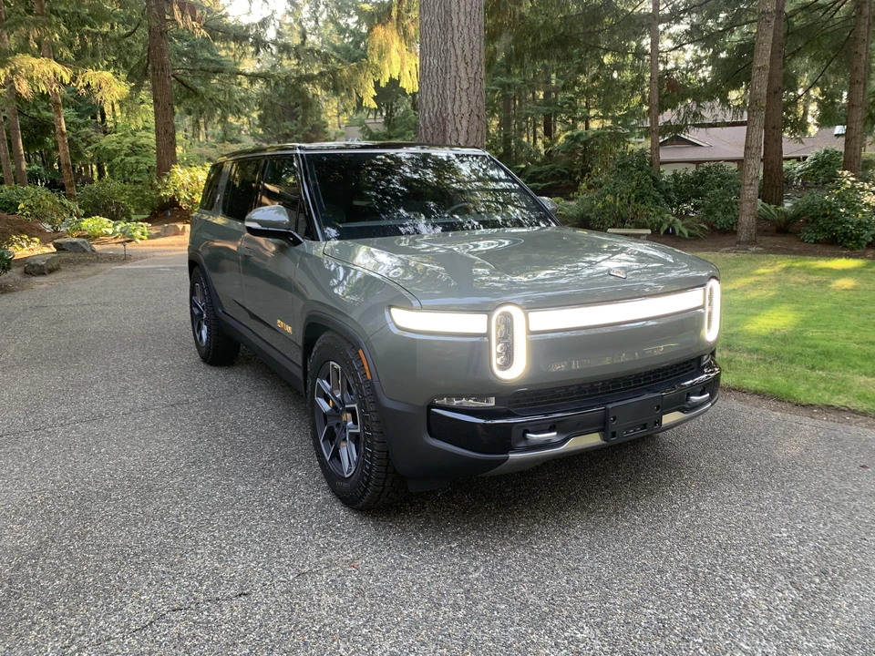 2022 Rivian R1S - Image 11 of 31