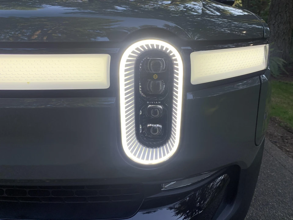 2022 Rivian R1S - Image 13 of 31