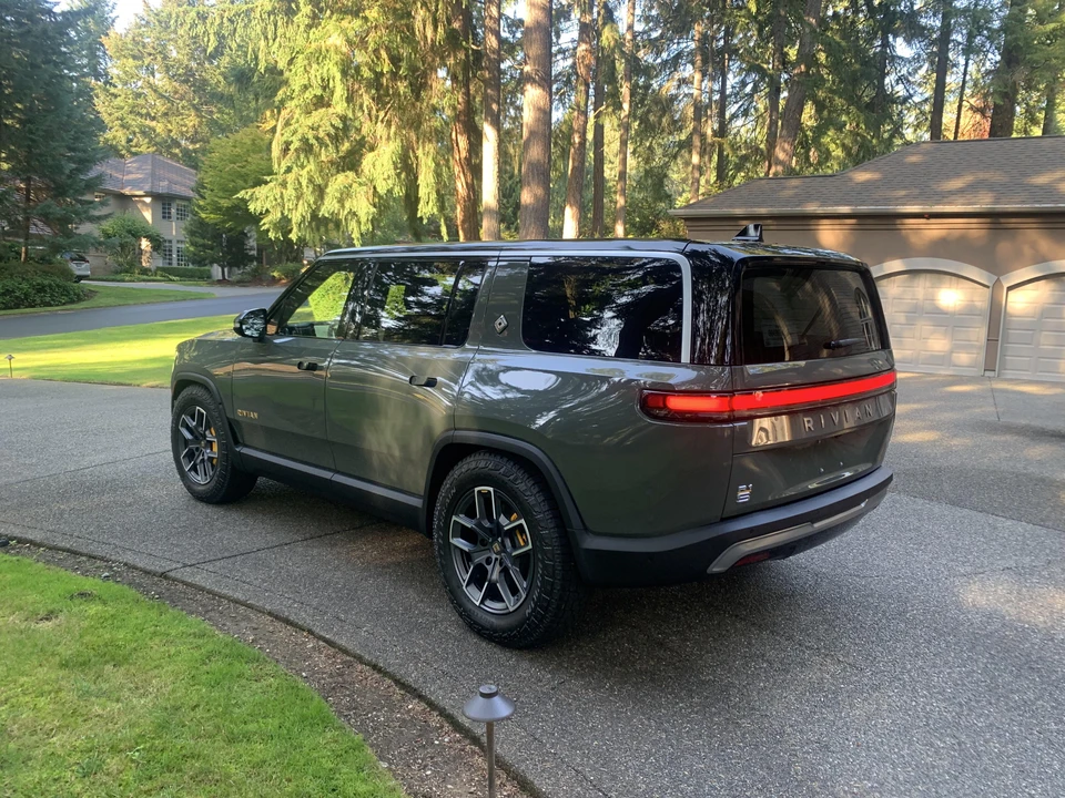 2022 Rivian R1S - Image 8 of 31