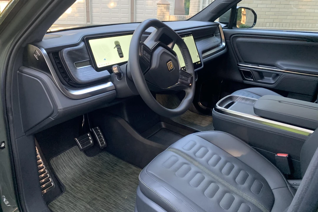 2022 Rivian R1S - Image 26 of 31