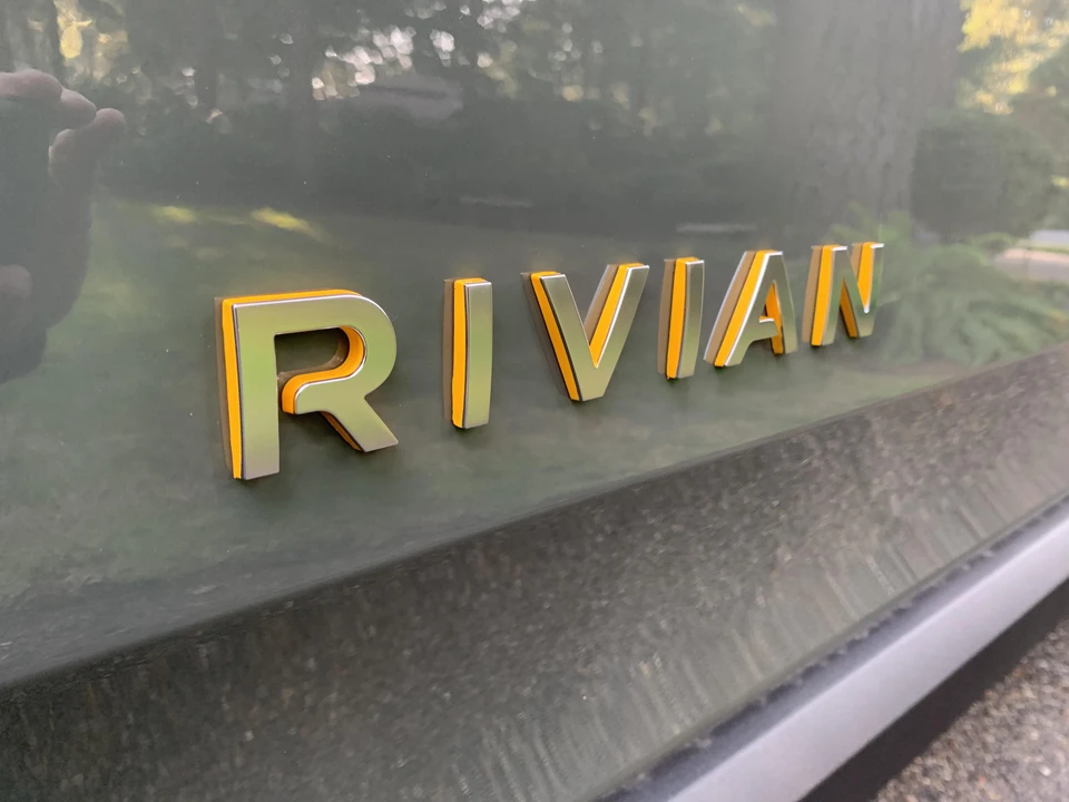 2022 Rivian R1S - Image 16 of 31