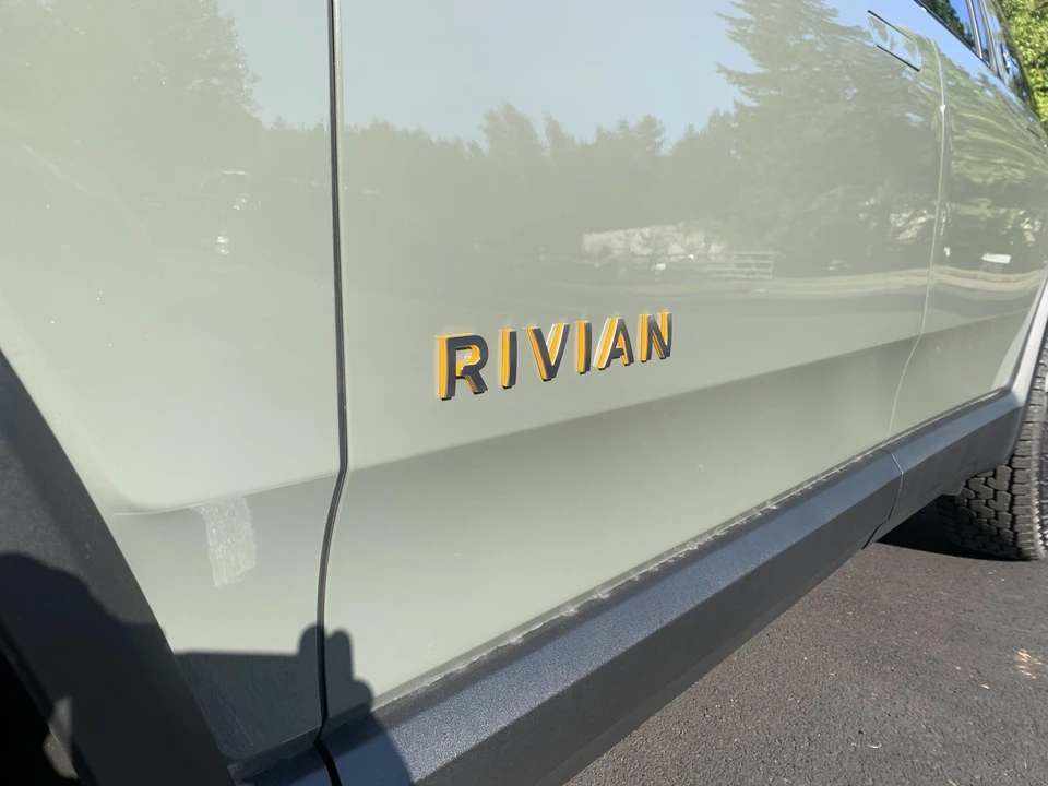 2022 Rivian R1S - Image 14 of 31