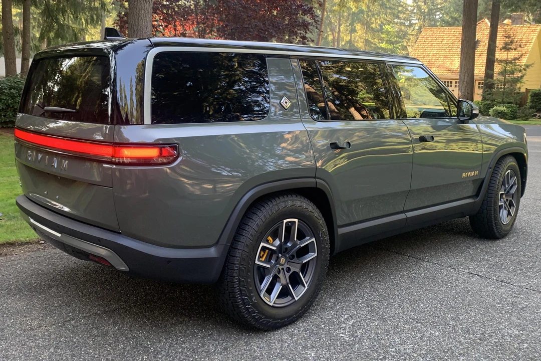 2022 Rivian R1S - Image 4 of 31