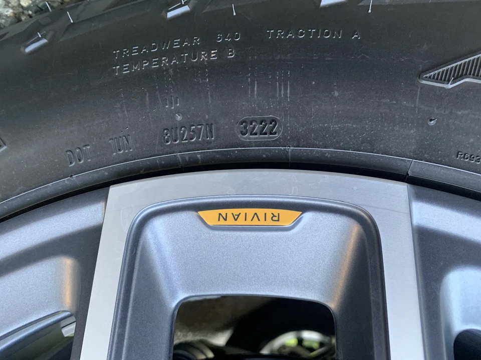 2022 Rivian R1S - Image 24 of 31