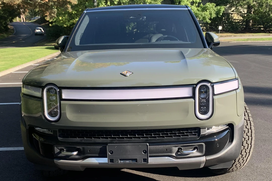 2022 Rivian R1S - Image 2 of 31