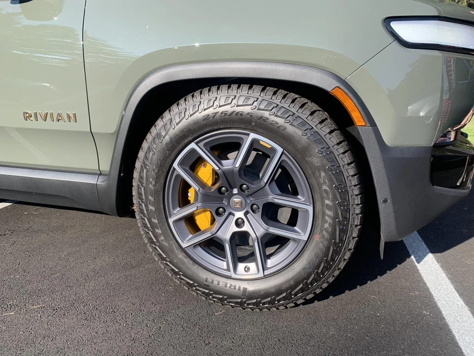 2022 Rivian R1S - Image 23 of 31