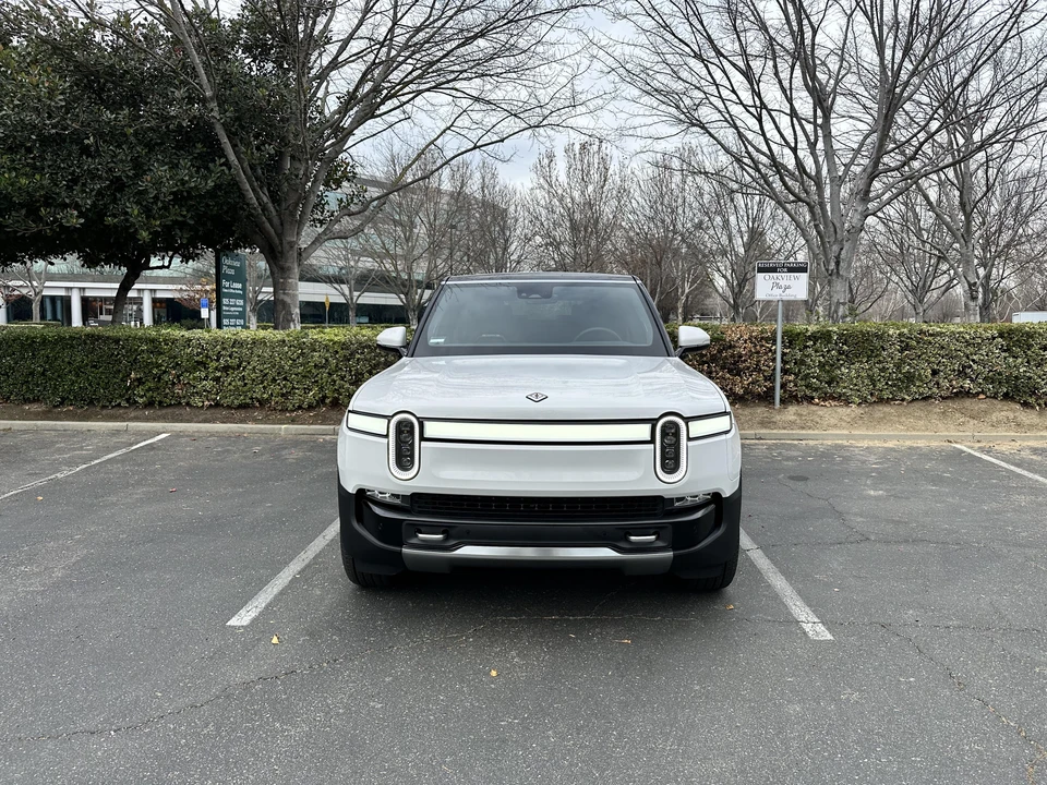 2022 Rivian R1S - Image 8 of 31