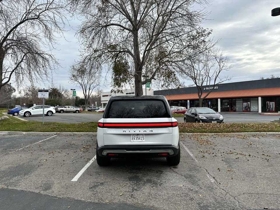 2022 Rivian R1S - Image 16 of 31