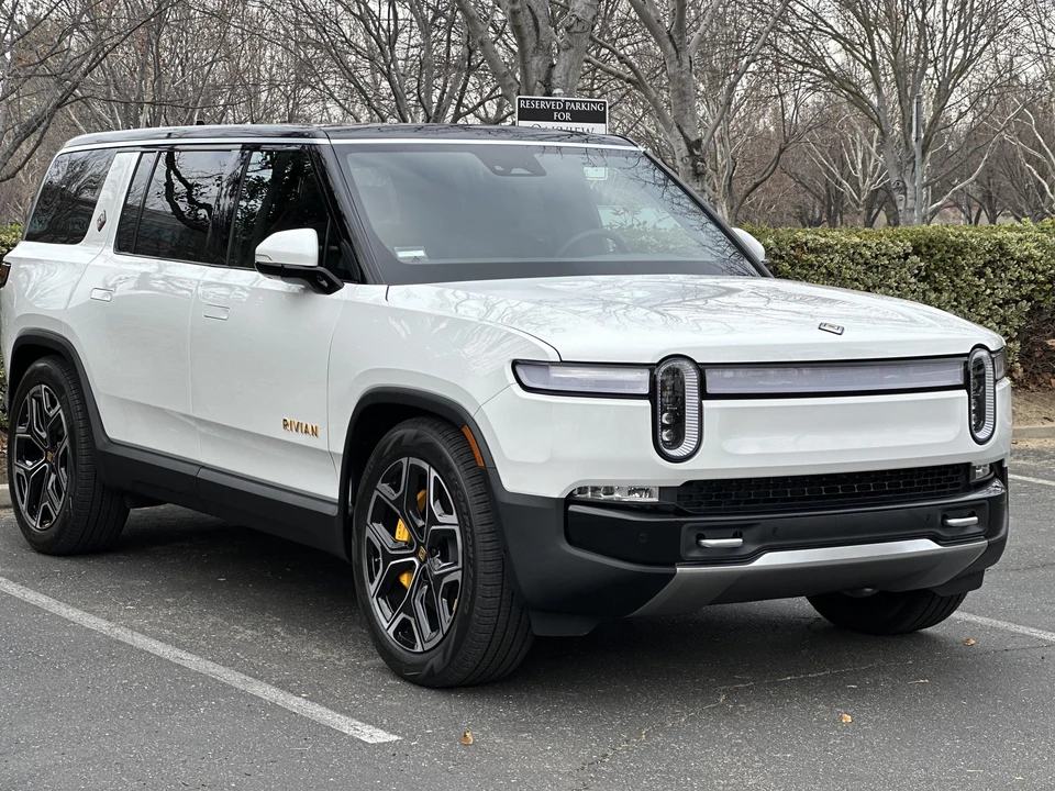 2022 Rivian R1S - Image 21 of 31