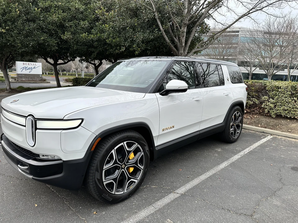 2022 Rivian R1S - Image 11 of 31