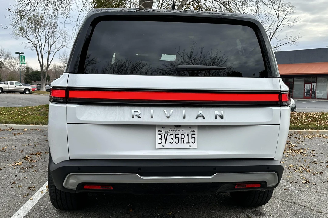 2022 Rivian R1S - Image 5 of 31