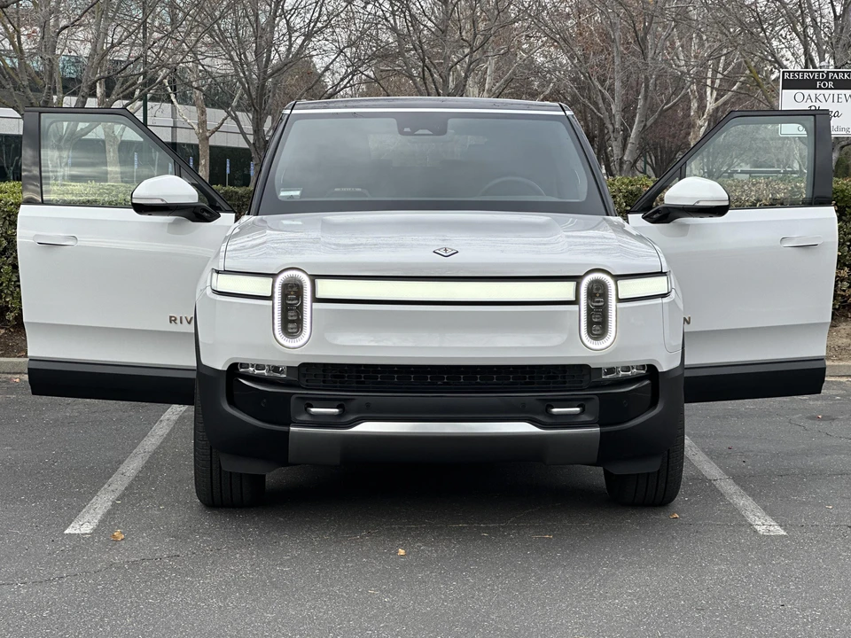 2022 Rivian R1S - Image 7 of 31