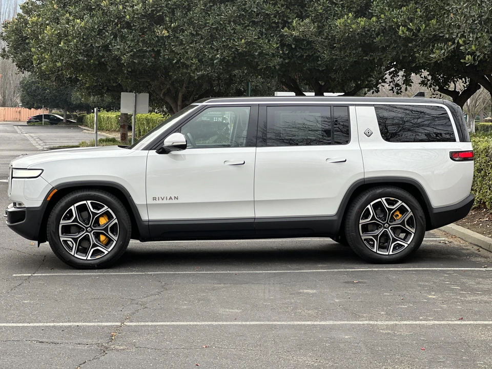 2022 Rivian R1S - Image 13 of 31
