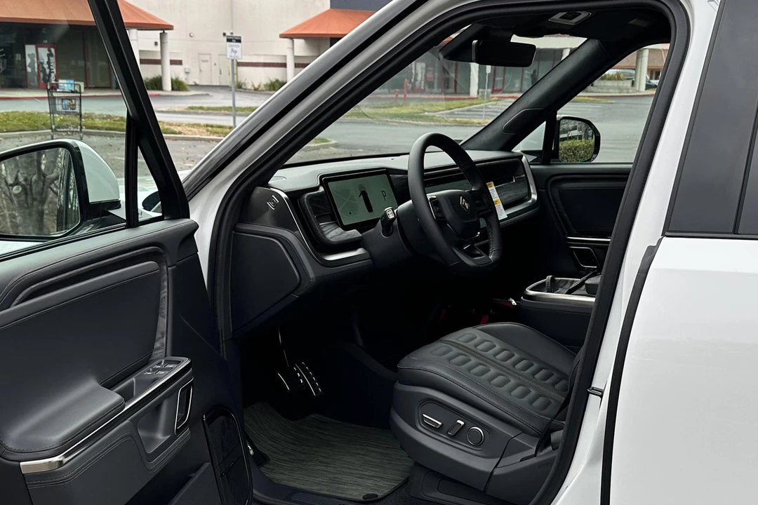 2022 Rivian R1S - Image 27 of 31