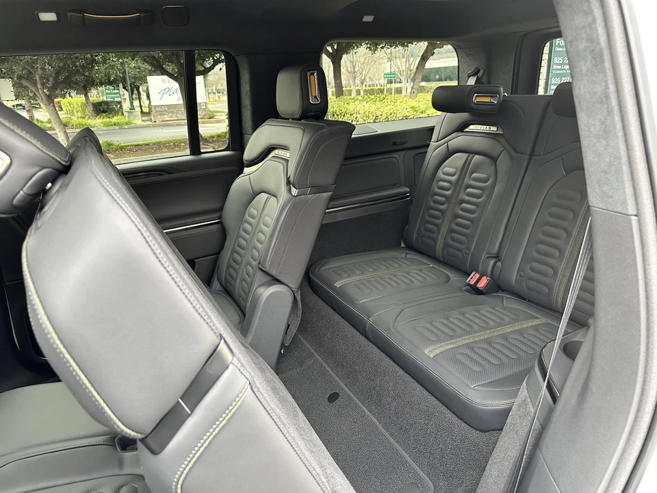 2022 Rivian R1S - Image 31 of 31