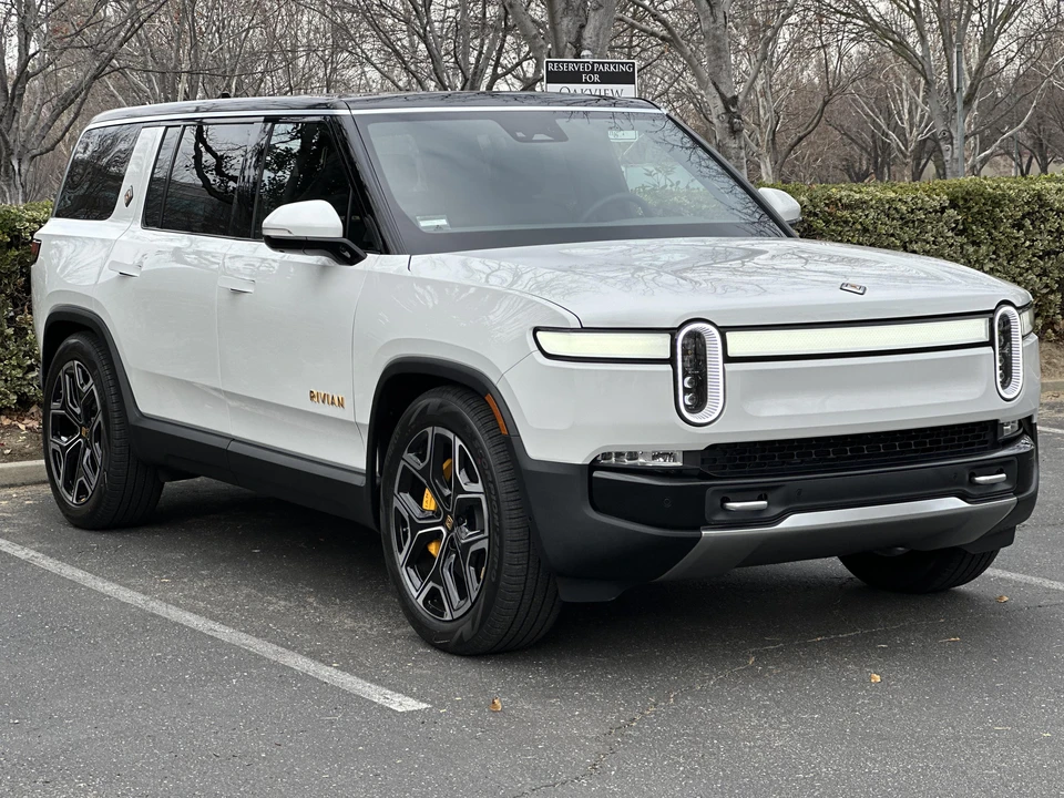 2022 Rivian R1S - Image 20 of 31