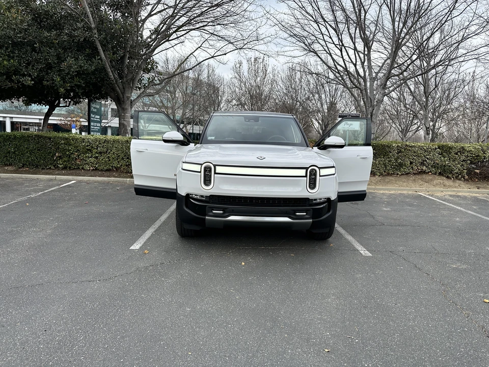 2022 Rivian R1S - Image 6 of 31