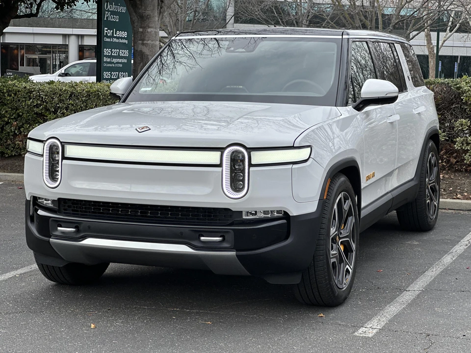 2022 Rivian R1S - Image 10 of 31