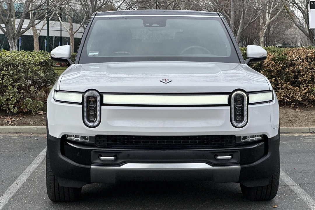 2022 Rivian R1S - Image 2 of 31