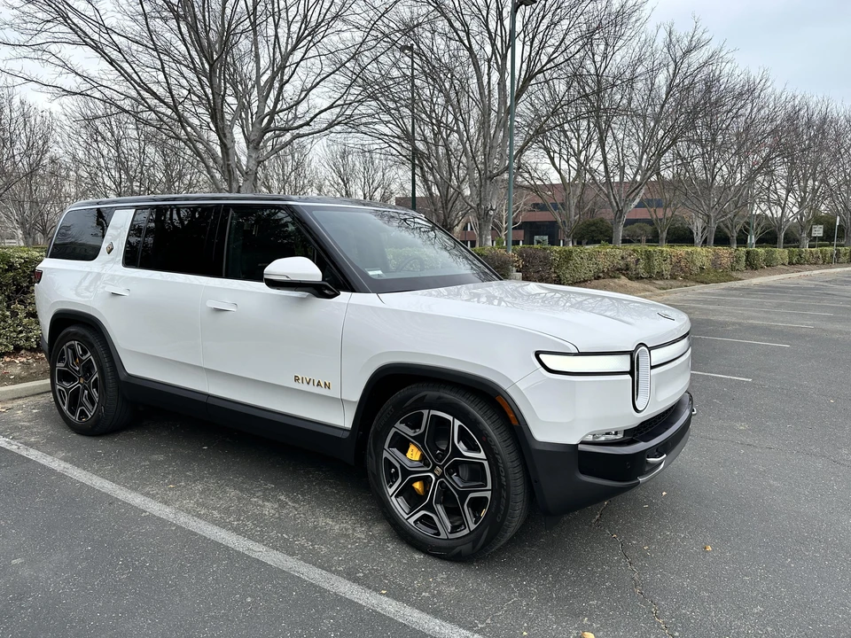 2022 Rivian R1S - Image 19 of 31