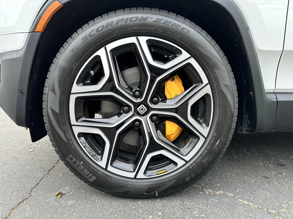 2022 Rivian R1S - Image 23 of 31