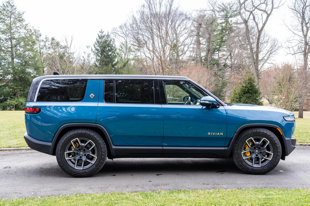2022 Rivian R1S - Image 9 of 31