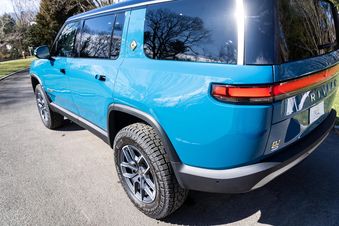 2022 Rivian R1S - Image 23 of 31