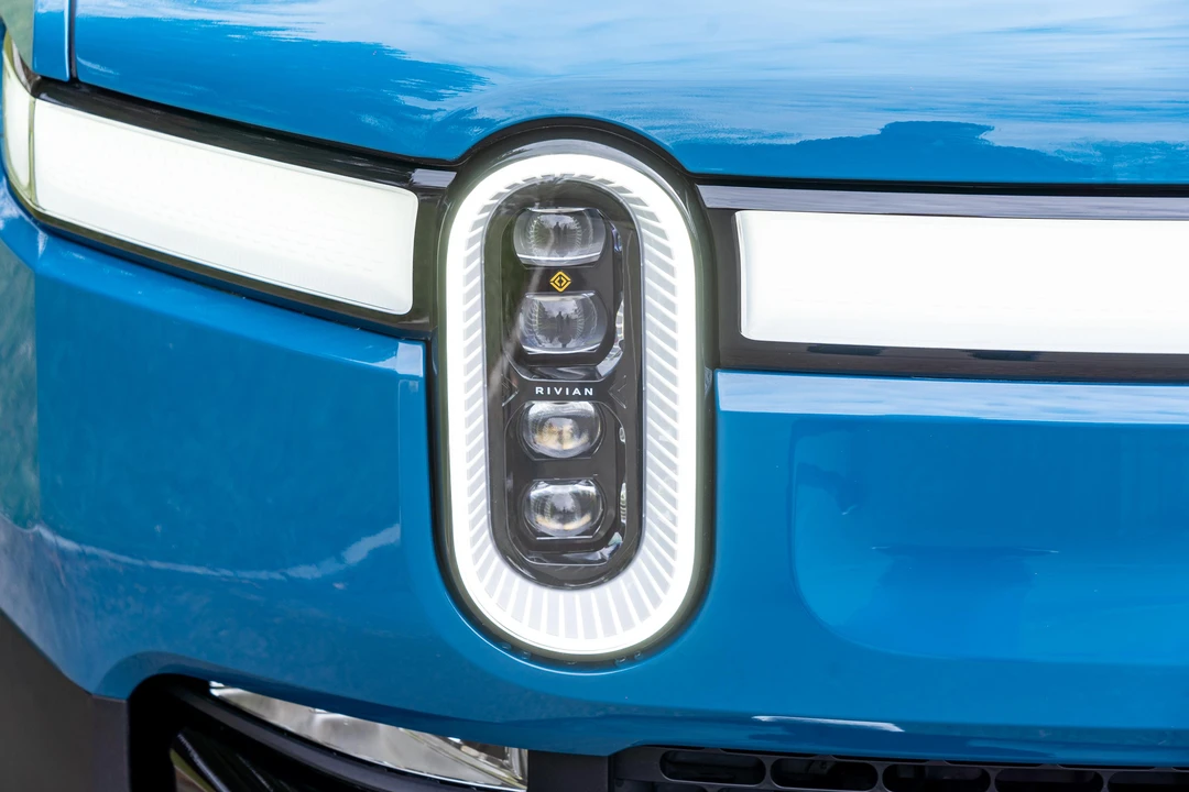 2022 Rivian R1S - Image 12 of 31