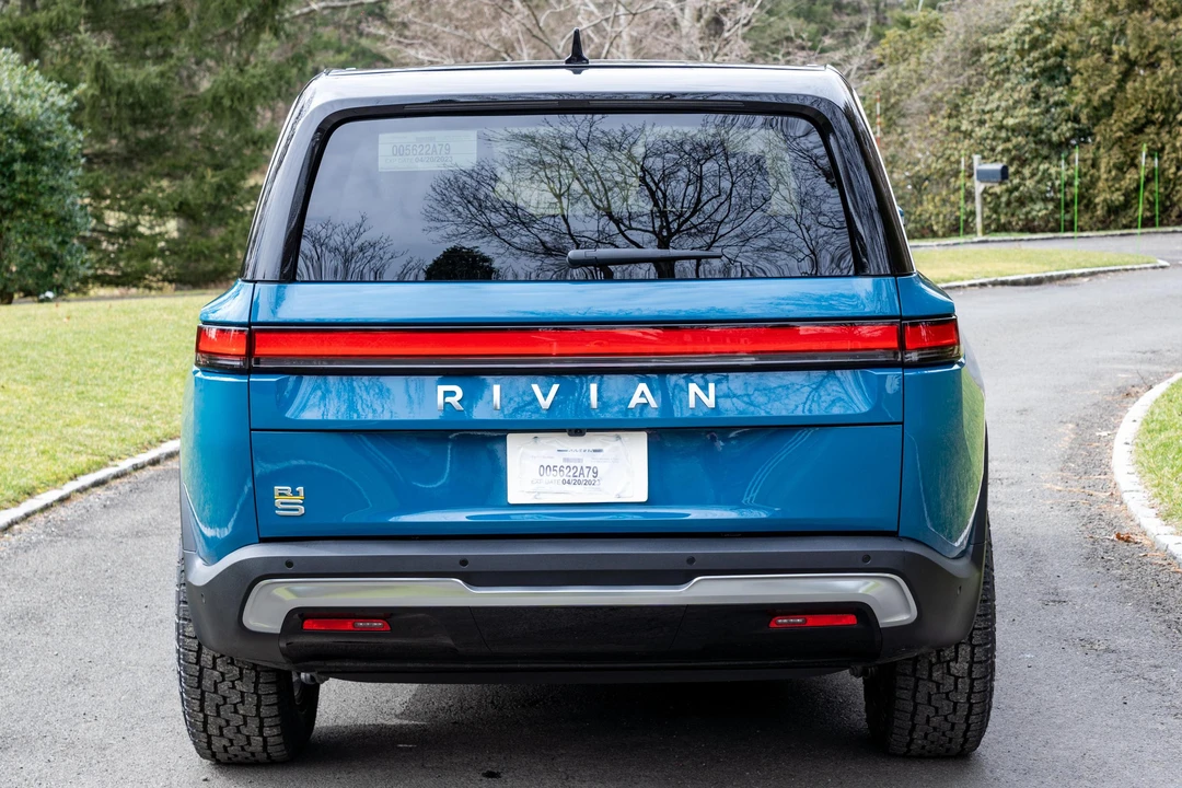 2022 Rivian R1S - Image 5 of 31
