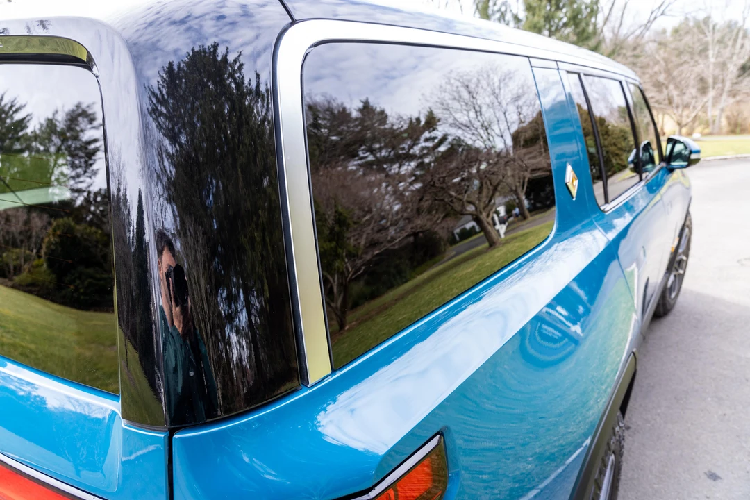 2022 Rivian R1S - Image 30 of 31
