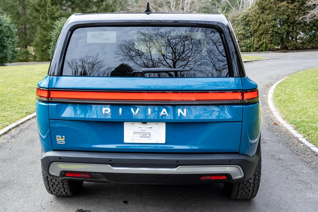 2022 Rivian R1S - Image 8 of 31